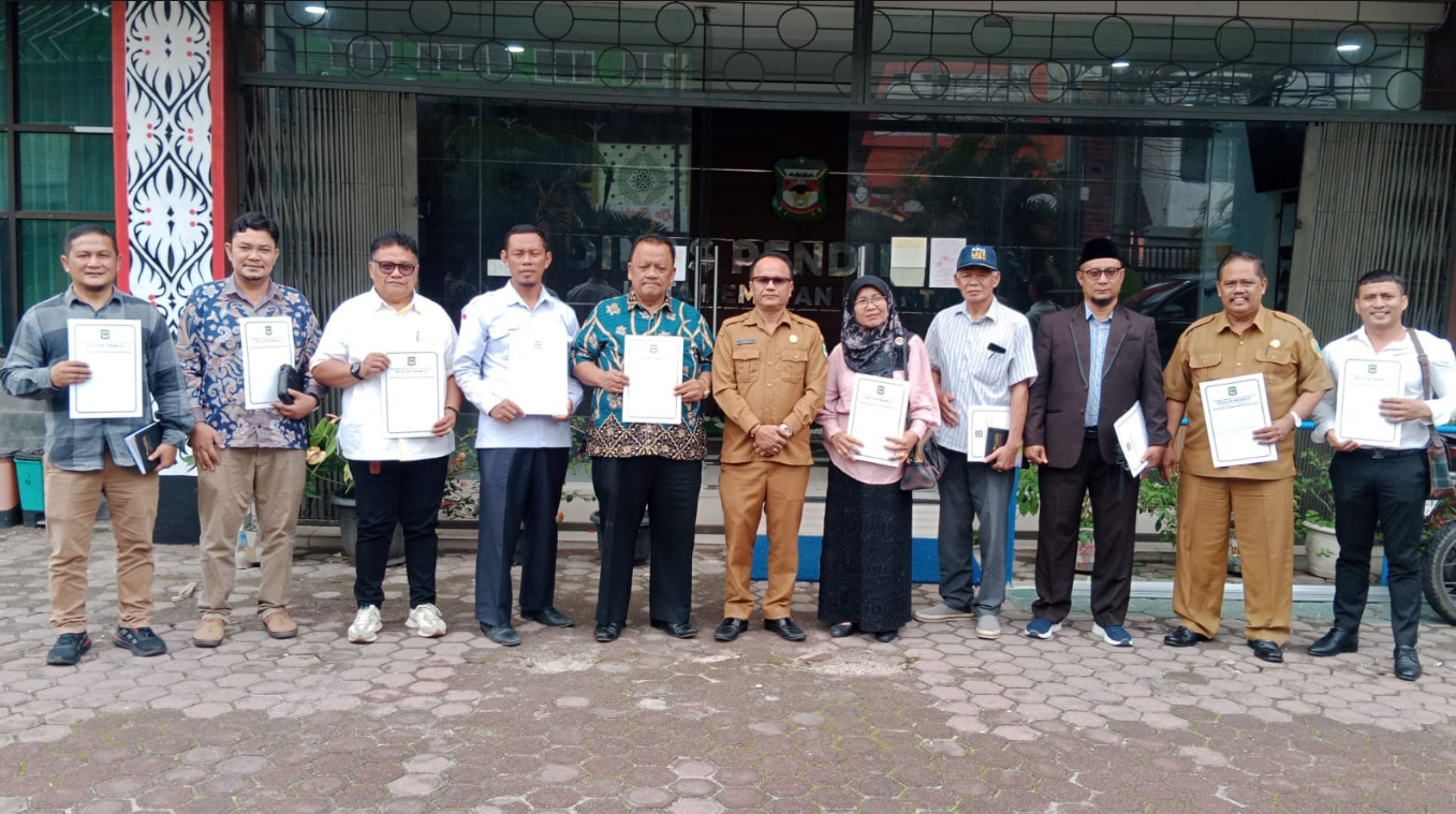 11 Dewan Pendidikan Kota Pematangsiantar Periode 2025–2030 Resmi Terima SK Wali Kota